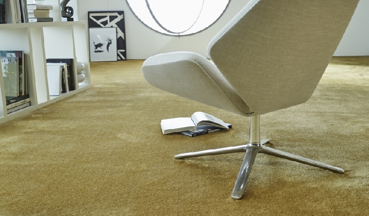 Vorkwerkin Exclusive 1060-malliston beige kokolattiamatto olohuoneessa